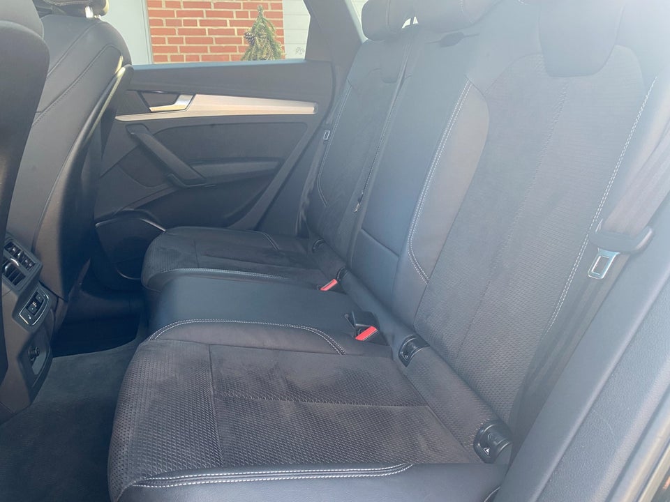 Audi Q5 40 TDi S-line quattro S-tr. 5d