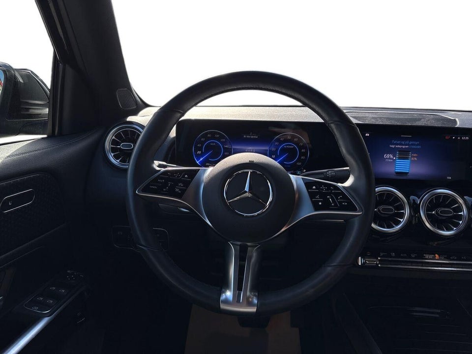 Mercedes EQB300 AMG Line 4Matic 7prs 5d