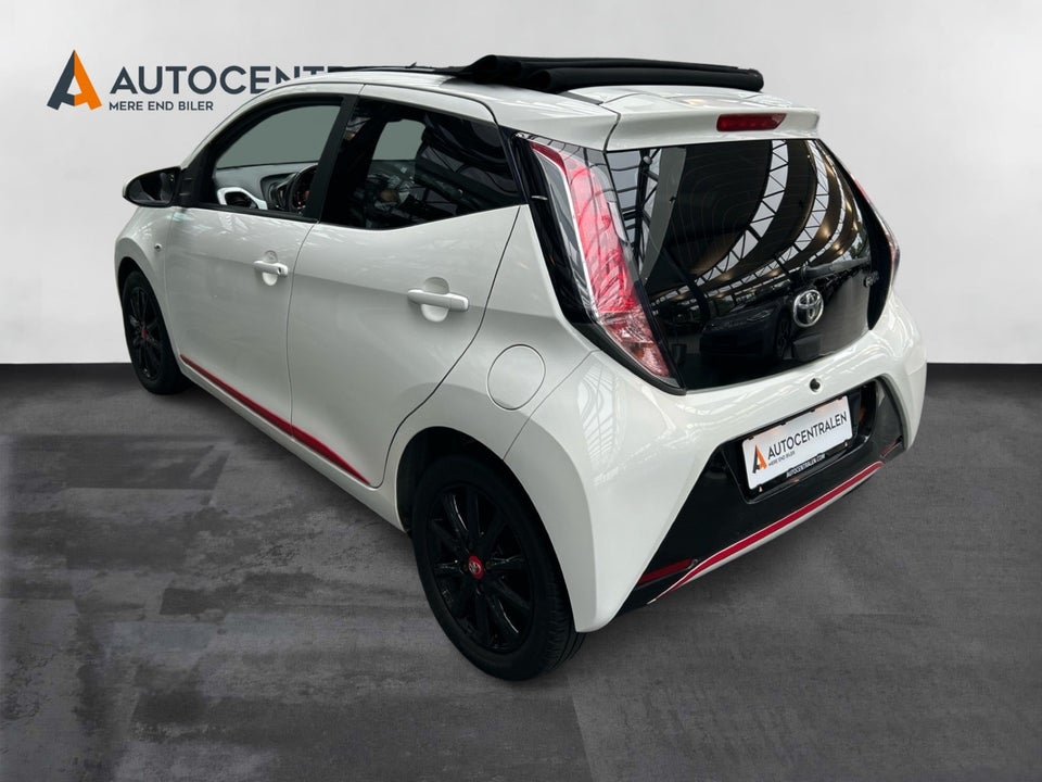Toyota Aygo 1,0 VVT-i x-wave Sky 5d