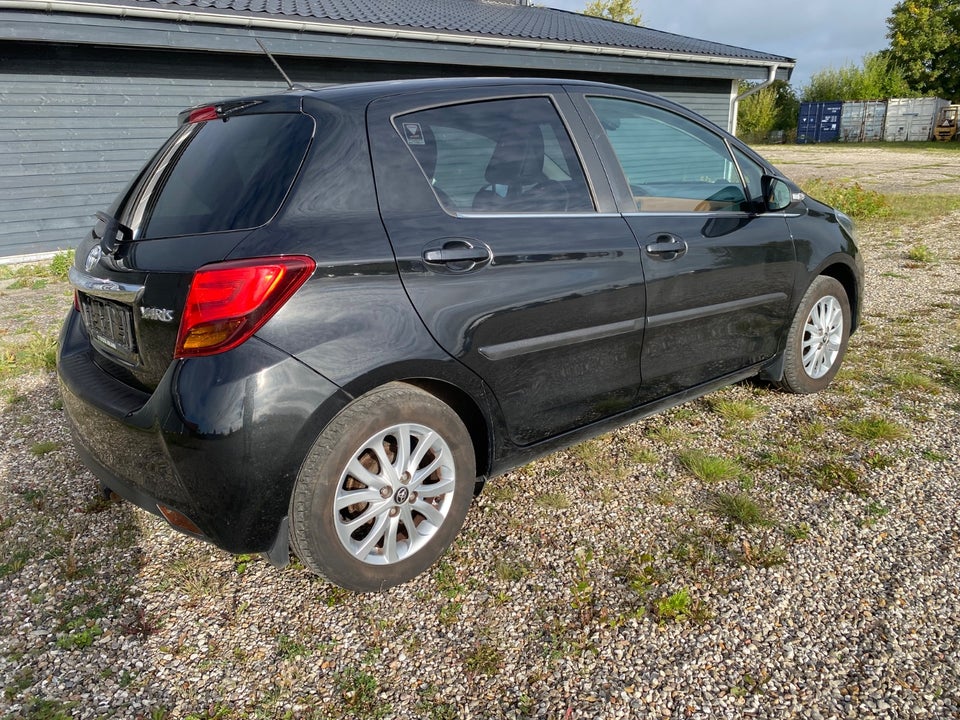 Toyota Yaris 1,3 VVT-i T2 Premium Luksus 5d