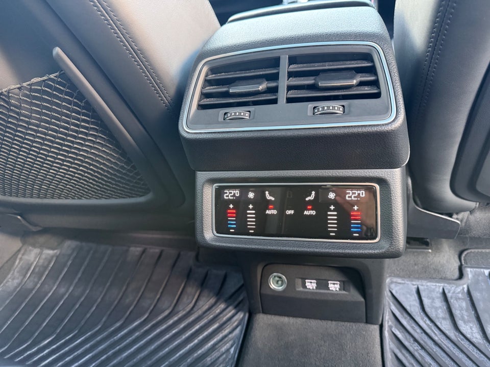 Audi e-tron 55 S-line quattro 5d