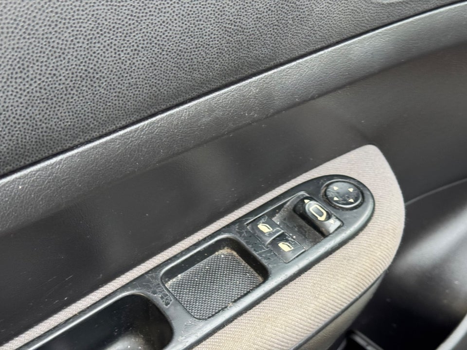 Peugeot 307 1,6 XR stc. 5d