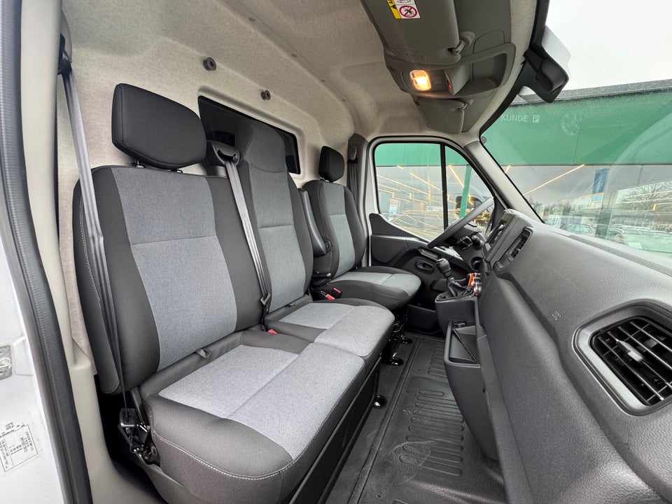 Nissan Interstar 2,0 dCi 150 L2H2 N-Connecta Van
