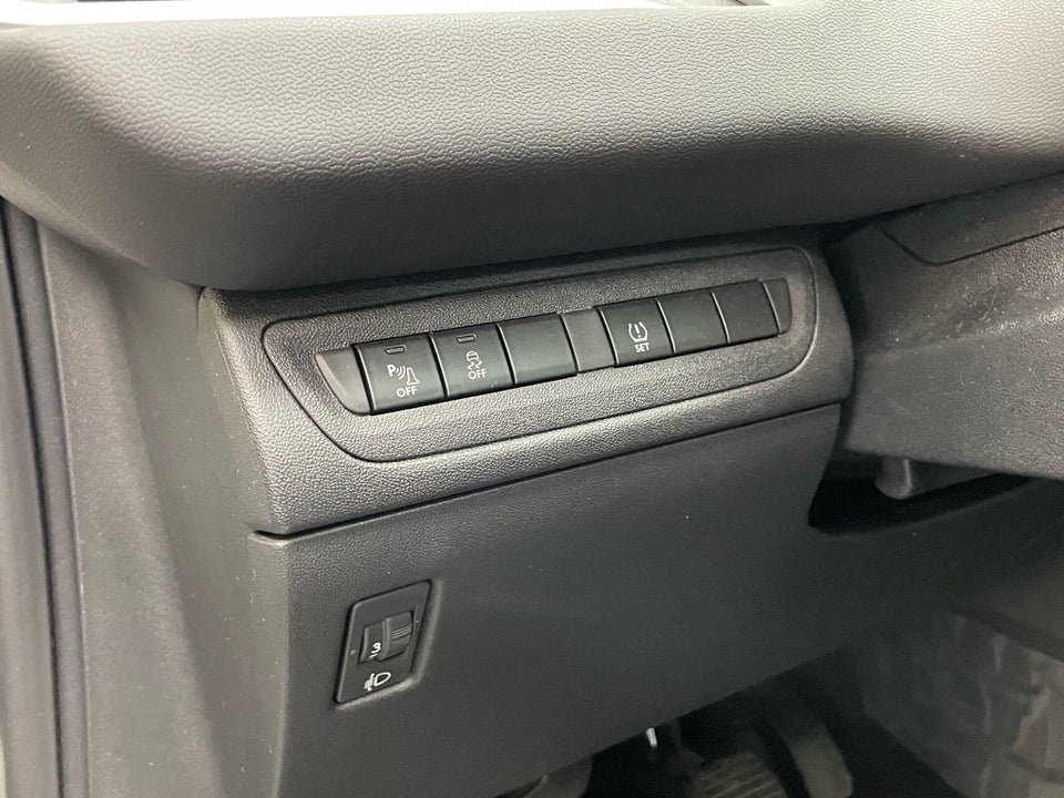 Peugeot 208 1,2 VTi Allure Sky 5d