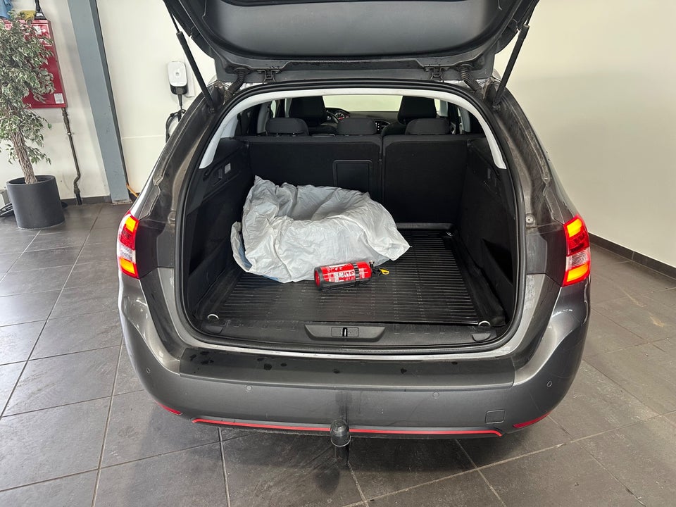 Peugeot 308 1,5 BlueHDi 130 Selection Sky SW 5d