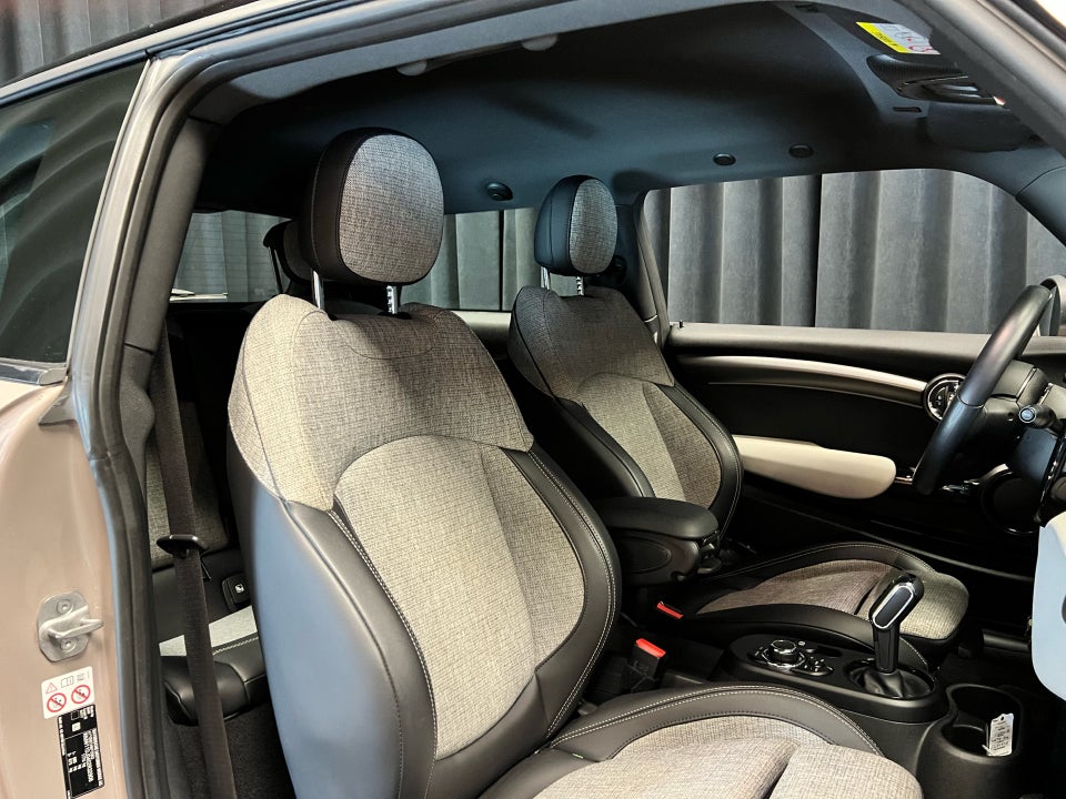 MINI Cooper SE Essential 3d