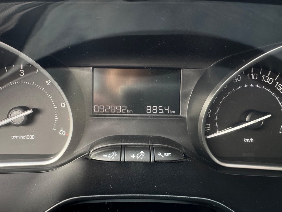 Peugeot 208 1,6 BlueHDi 100 Active 5d