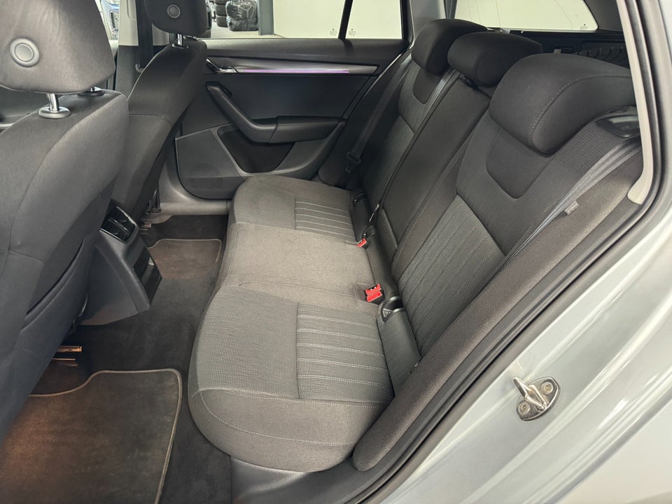 Skoda Octavia 1,6 TDi 115 Style Combi DSG 5d