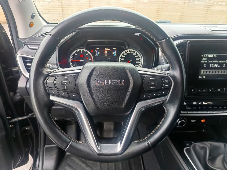 Isuzu D-Max 1,9 TD 163 Crew Cab Black Edition 4d