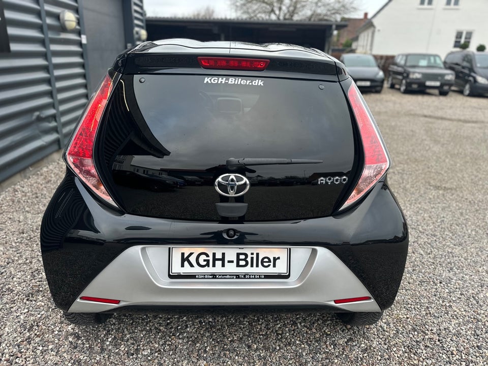 Toyota Aygo 1,0 VVT-i x-black 5d