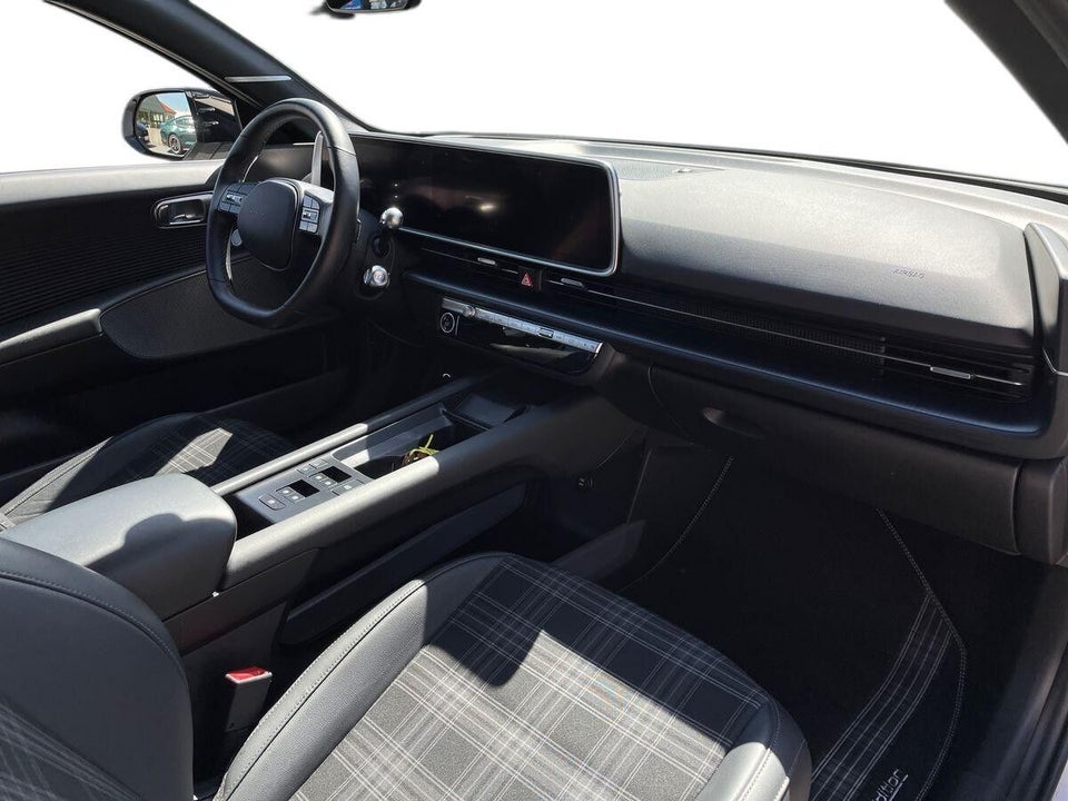 Hyundai Ioniq 6 77 First Edition AWD 4d