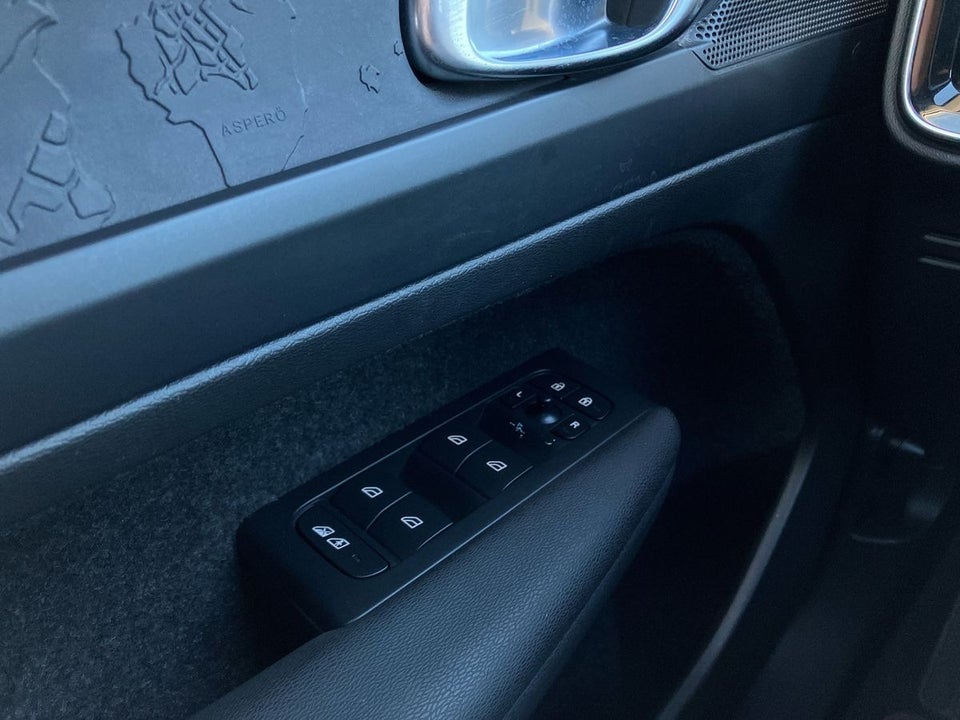 Volvo XC40 P6 ReCharge Core 5d