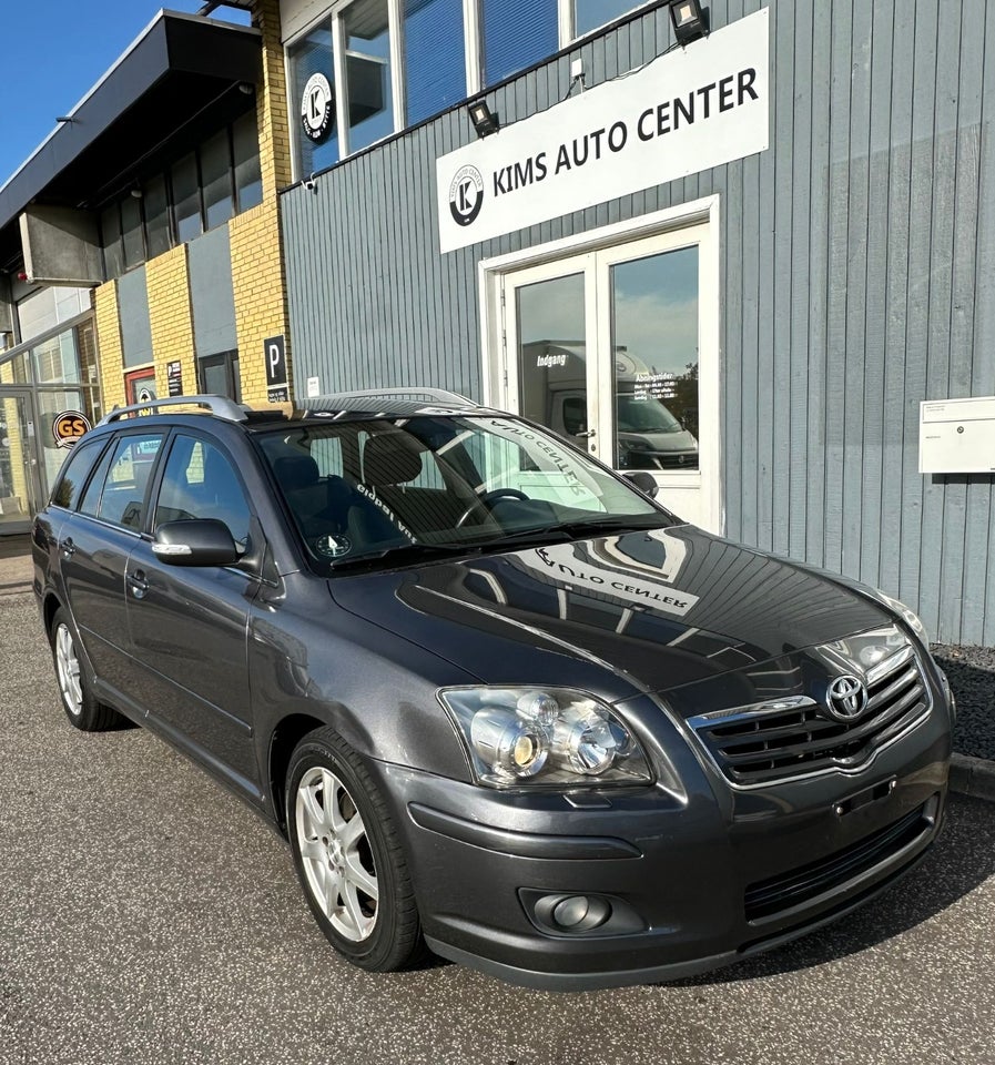 Toyota Avensis 1,8 Sol+ stc. 5d