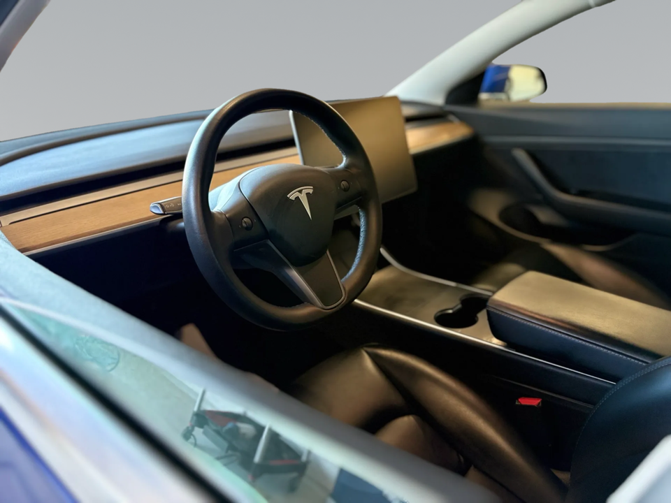 Tesla Model 3 Standard Range+ RWD 4d