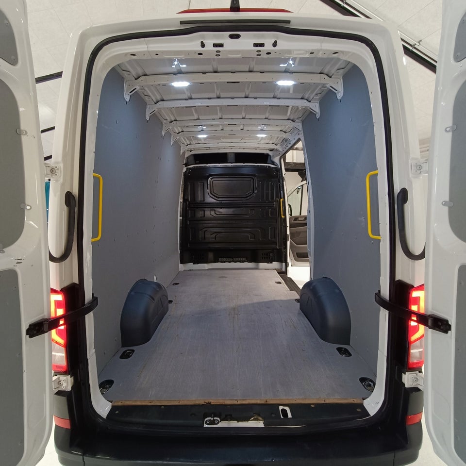 VW Crafter 35 2,0 TDi 177 Kassevogn L3H3 aut.