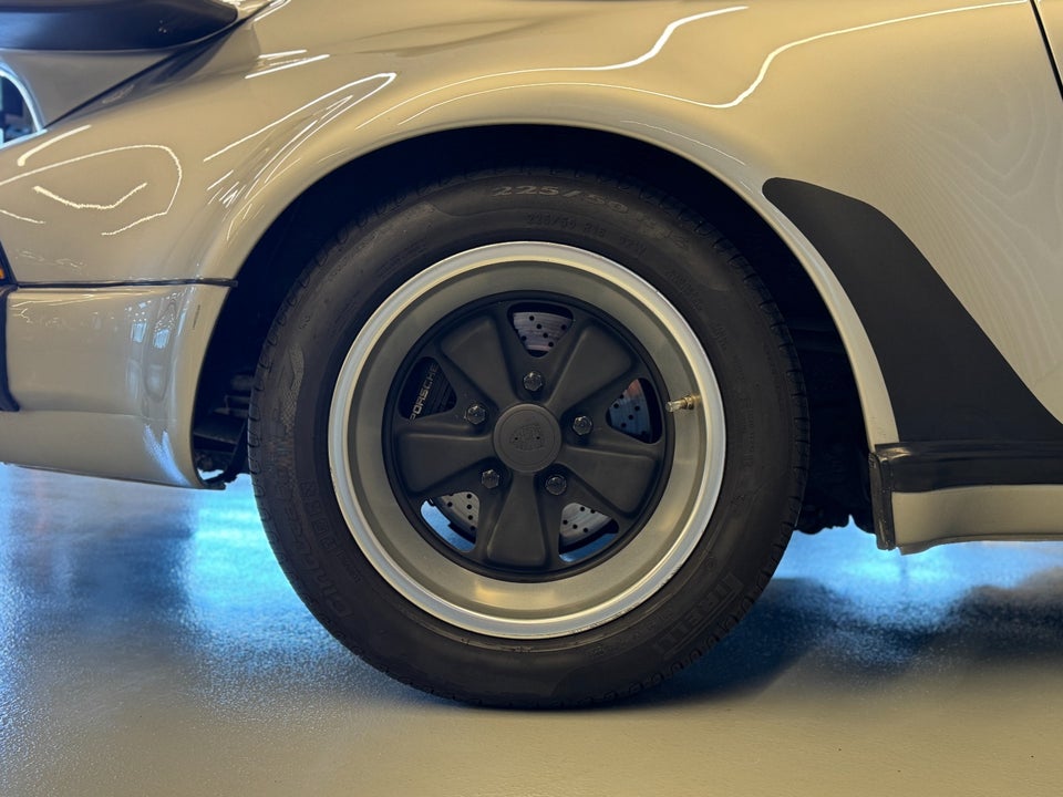 Porsche 911 3,2 Carrera Cabriolet 2d