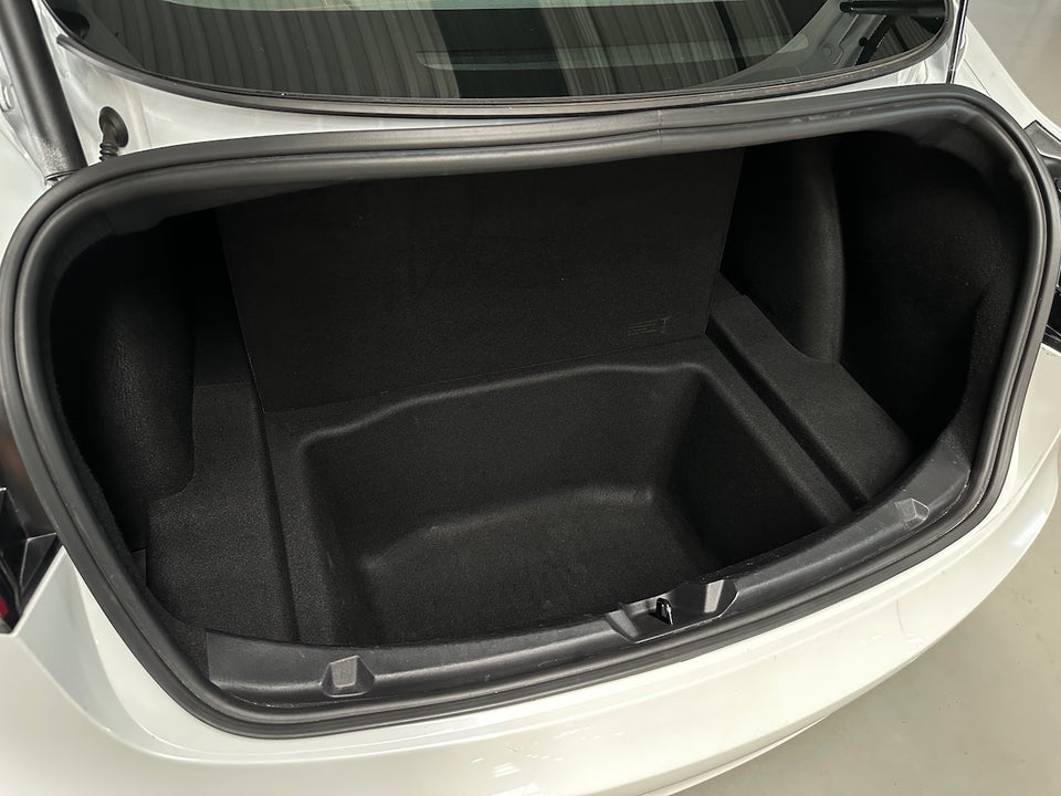 Tesla Model 3 RWD 4d