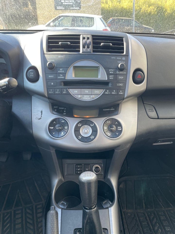 Toyota RAV4 2,0 VVT-i 4x4 Van 5d