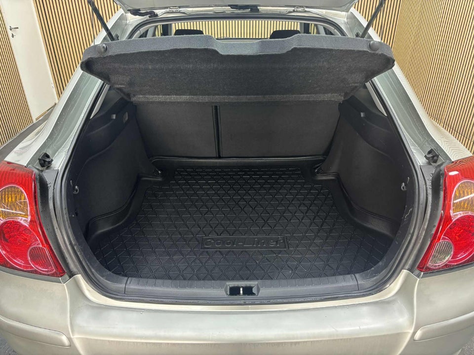 Toyota Avensis 2,4 Executive stc. aut. 5d