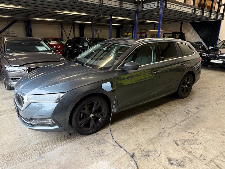 Skoda Octavia 1,4 TSi iV Ambition Combi DSG 5d