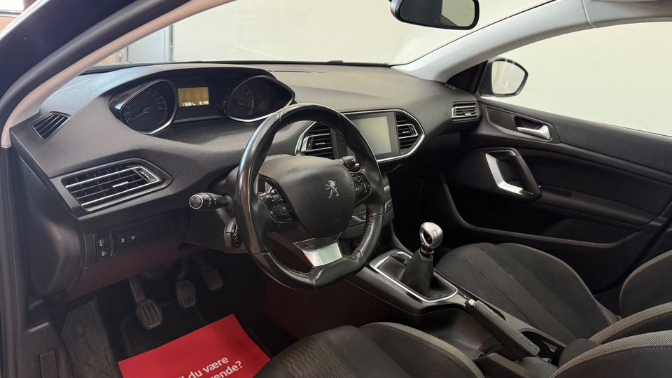 Peugeot 308 1,2 e-THP 130 Allure Sky 5d