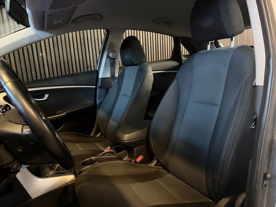 Hyundai i30 1,6 CRDi 110 Comfort Eco 5d