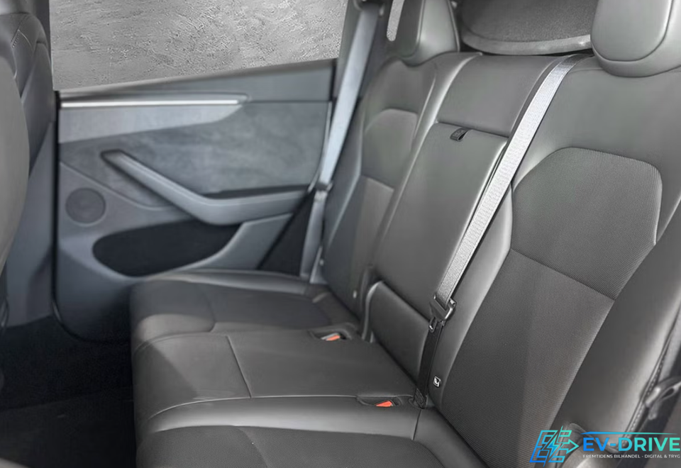 Tesla Model Y Long Range AWD 5d