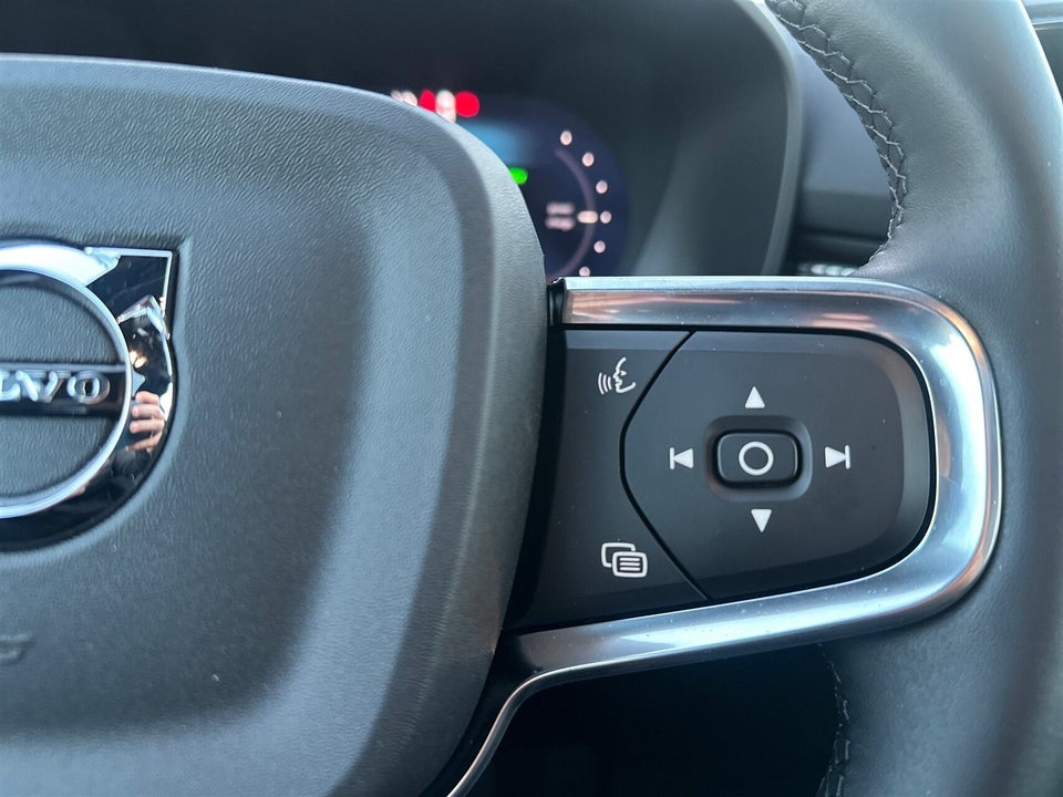 Volvo EX40 Extended Range Black Edition Excess 5d