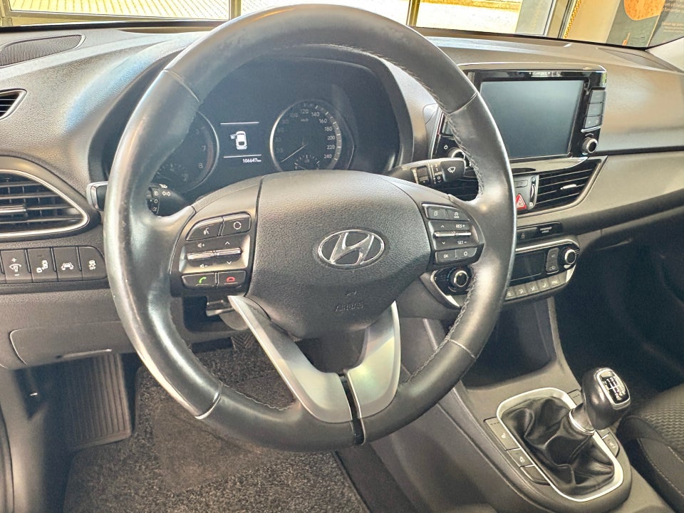 Hyundai i30 1,0 T-GDi Premium Fastback 5d