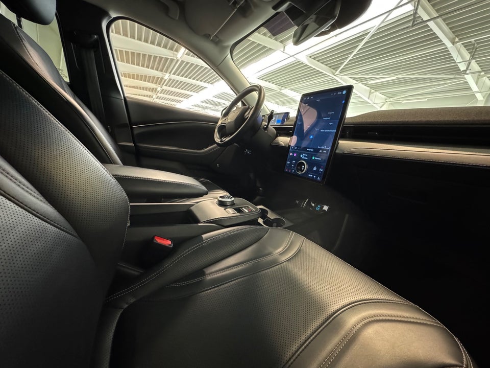 Ford Mustang Mach-E 68 Standard Range 5d