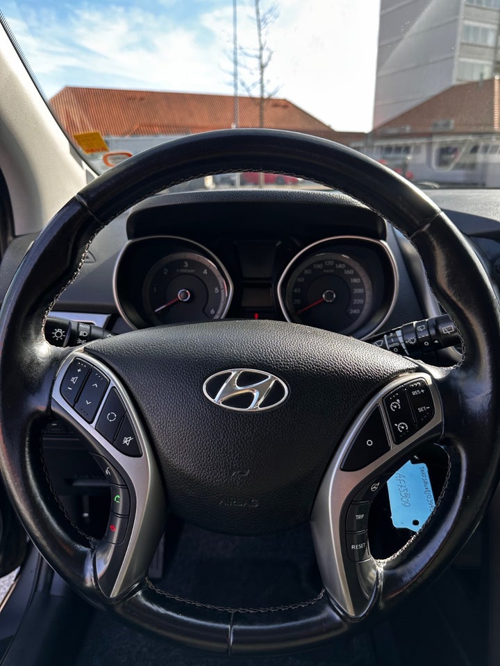 Hyundai i30 1,6 CRDi 110 Style CW Eco 5d
