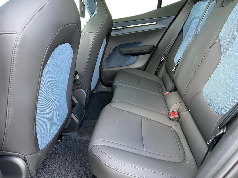 Volvo EX30 Extended Range Black Edition 5d