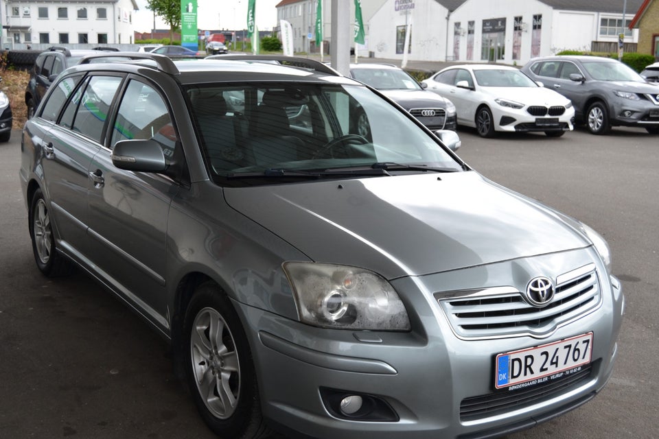 Toyota Avensis 2,0 VVT-i Executive stc. 5d