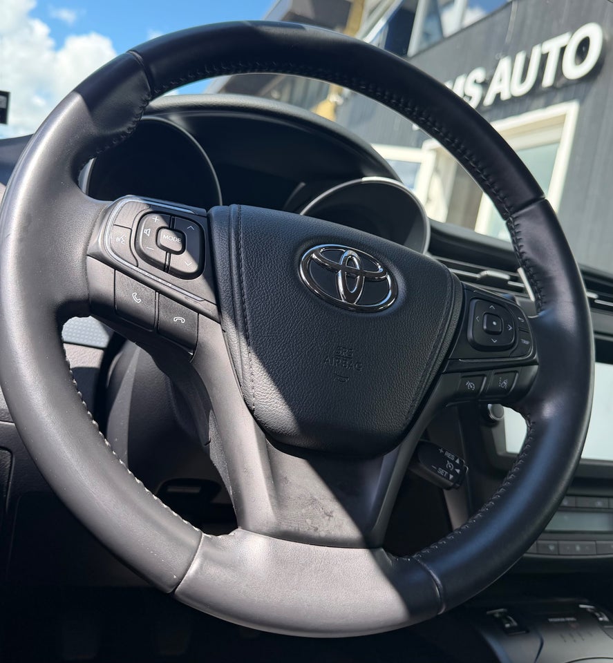 Toyota Avensis 1,8 VVT-i T2 Executive Touring Sports 5d