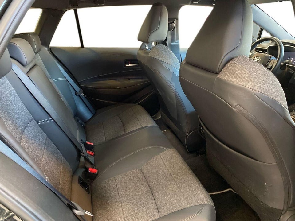 Toyota Corolla 1,8 Hybrid Style Touring Sports e-CVT 5d