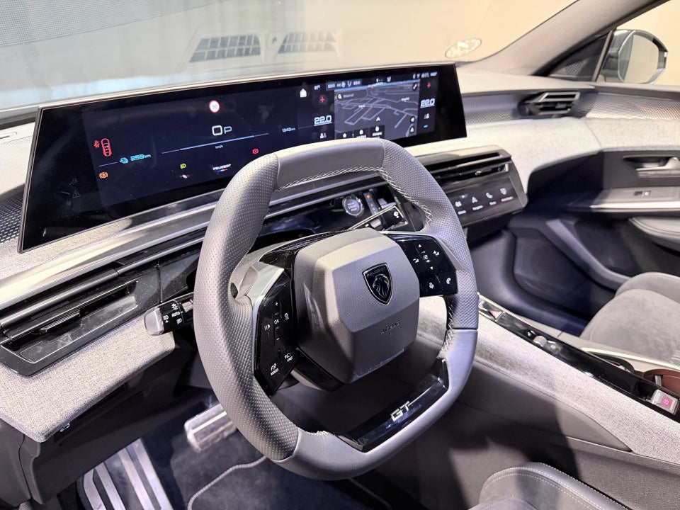 Peugeot e-3008 77 GT 5d