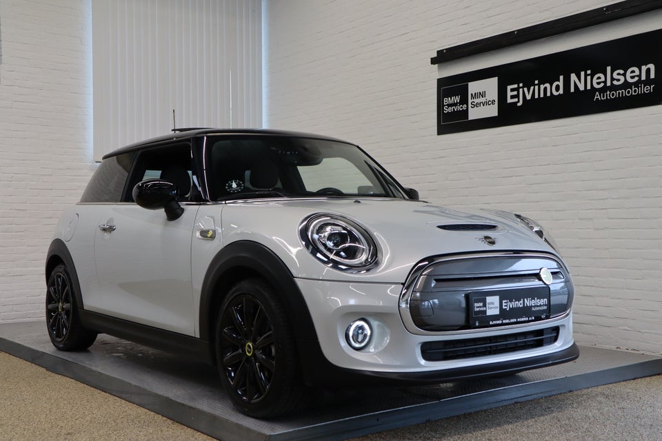 MINI Cooper SE Greenwich 3d