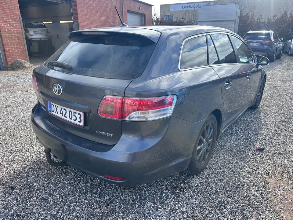 Toyota Avensis 2,0 D-4D Executive stc. 5d