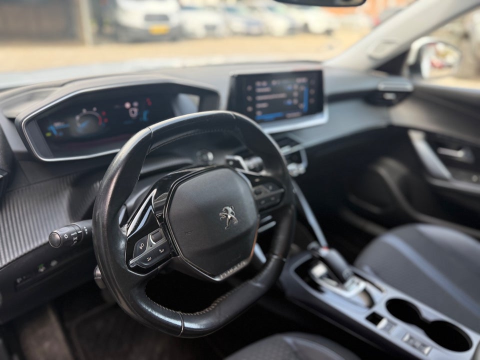 Peugeot 2008 1,5 BlueHDi 130 Allure Pack EAT8 Van 5d