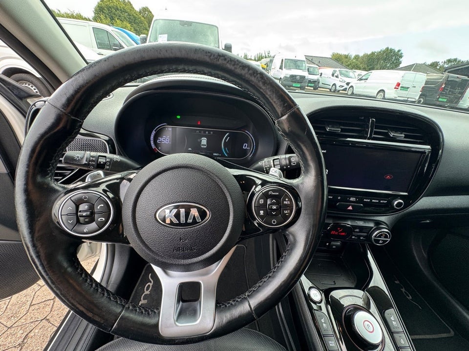 Kia e-Soul 64 Premium Luxury Van 5d