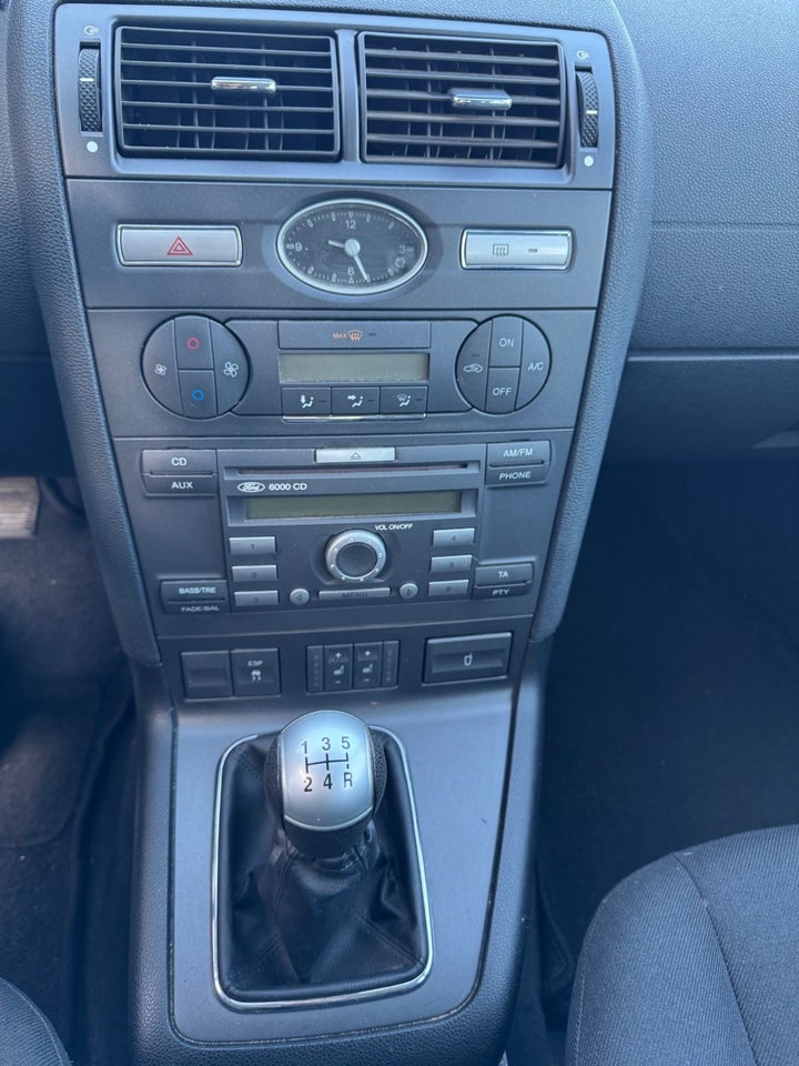 Ford Mondeo 1,8 110 Ambiente stc. 5d