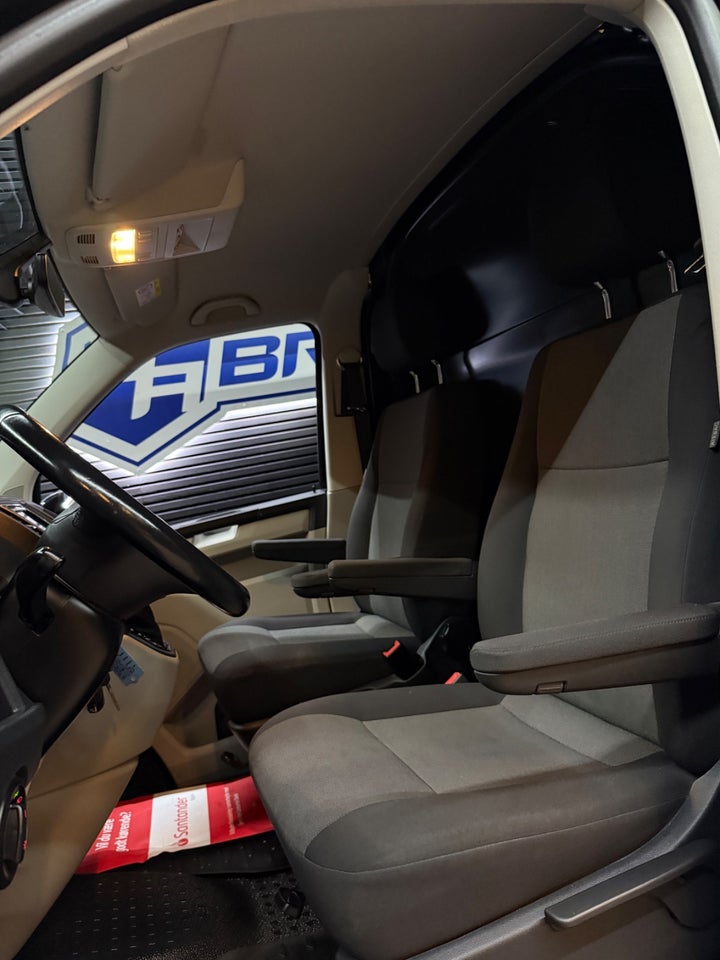 VW Transporter 2,0 TDi 150 Kassevogn DSG kort
