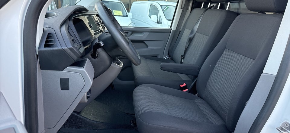 VW Transporter 2,0 TDi 110 Kassevogn lang
