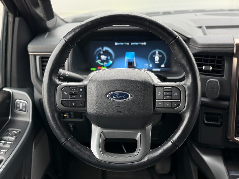 Ford F-150 Lightning Lariat Standard Range 4d