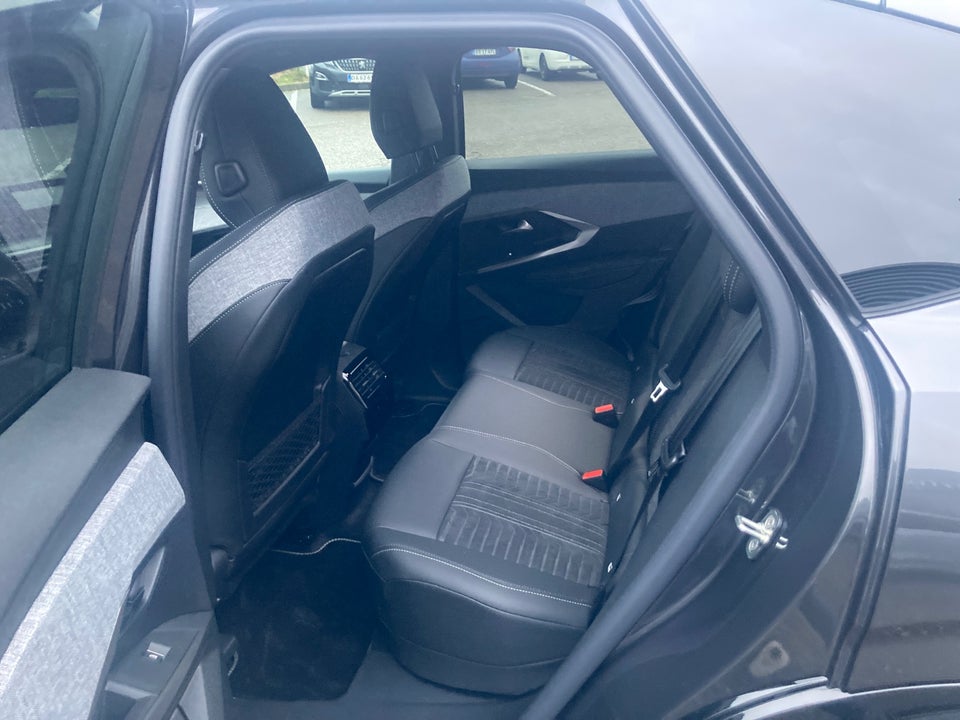 Peugeot e-3008 77 GT Pack 5d