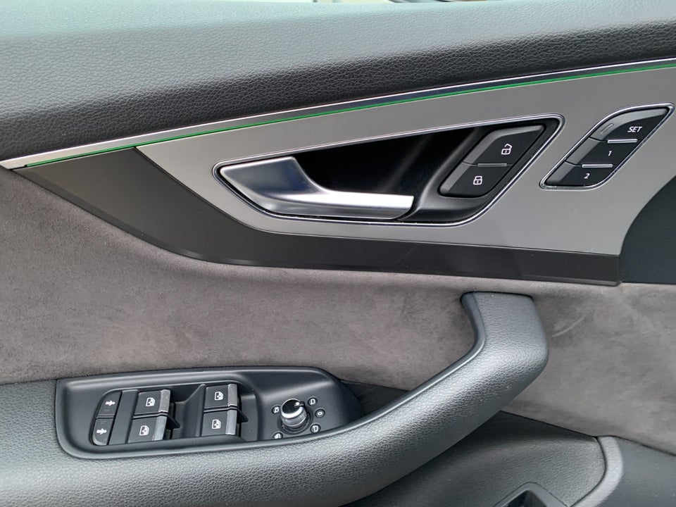 Audi Q7 3,0 TDi 272 S-line quattro Tiptr. 7prs 5d