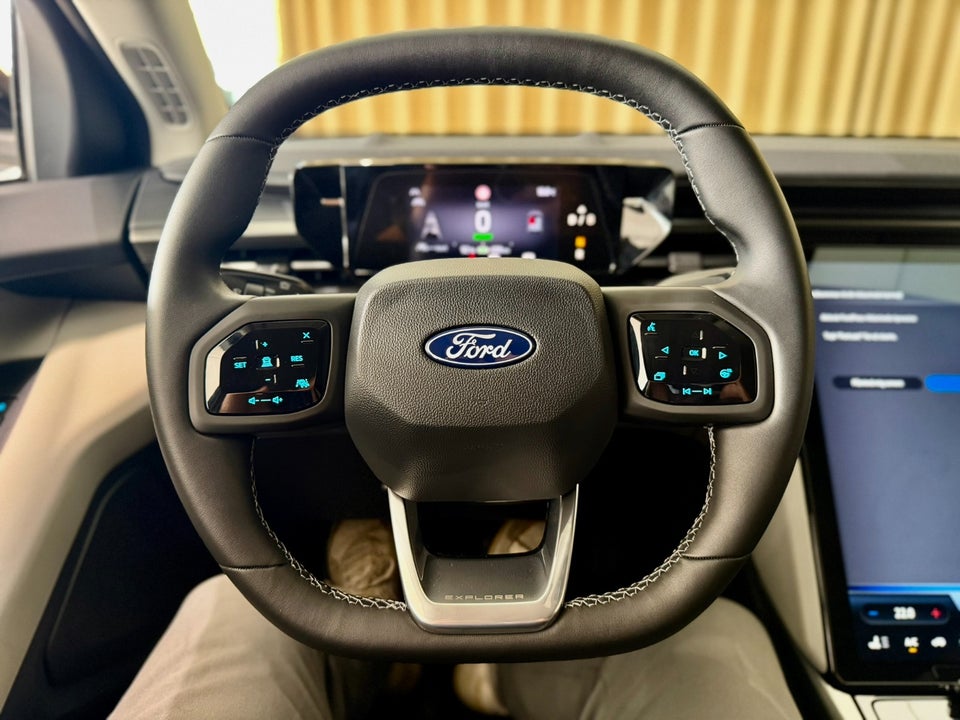 Ford Explorer 82 Select Extended Range 5d