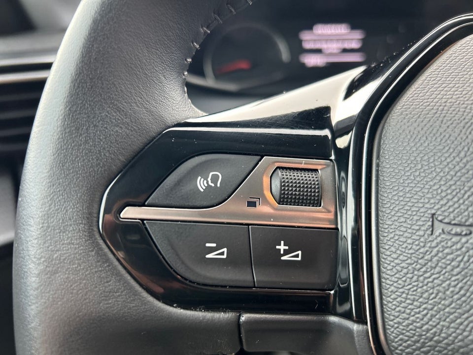 Peugeot 208 1,2 PureTech 100 Allure 5d