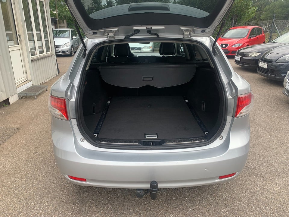 Toyota Avensis 1,6 VVT-i T1 stc. 5d