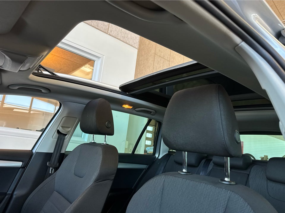 Skoda Octavia 1,6 TDi 110 Style Combi DSG 5d